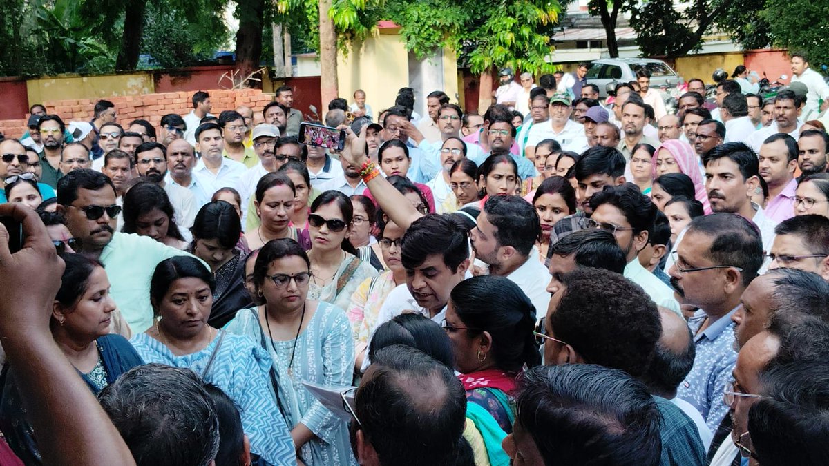 काला कानून वापस लो
#JusticeForTeacher
<a href="/DrDCSHARMAUPPSS/">Dr Dinesh Chandra Sharma</a> <a href="/BJP4India/">BJP</a> <a href="/dpradhanbjp/">Dharmendra Pradhan</a> <a href="/RahulGandhi/">Rahul Gandhi</a> <a href="/yadavakhilesh/">Akhilesh Yadav</a> <a href="/myogiadityanath/">Yogi Adityanath</a>  <a href="/ashutoshUPPSS/">Ashutosh Tripathi</a>
<a href="/RajendraUPPSS08/">Rajendra Kumar(UPPSS KAMASIN)</a>
<a href="/Amit78uppss/">अमित विश्वकर्मा (uppss)</a>
<a href="/ashutosh84uppss/">आशुतोष गौतम (अध्यक्ष) UPPSS कमासिन बाँदा</a>