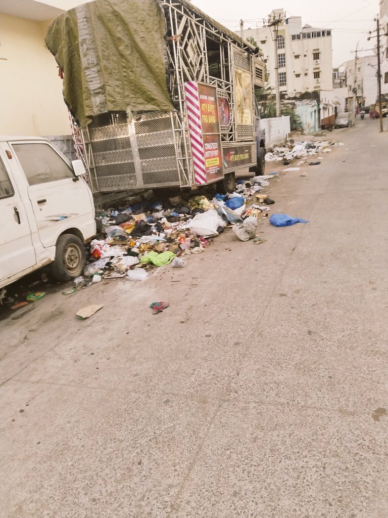 SyedAbdulShafi1's tweet photo. @GHMCOnline
@CommissionrGHMC
@revanth_anumula
@asadowaisi
@AMOHcircle23
@DCChandrayangut
 Garbage On indranagar area 
ch gutta div 72
Due To This Garbage Motorists  Public Facing Inconvenience https://t.co/CHir5viAQb