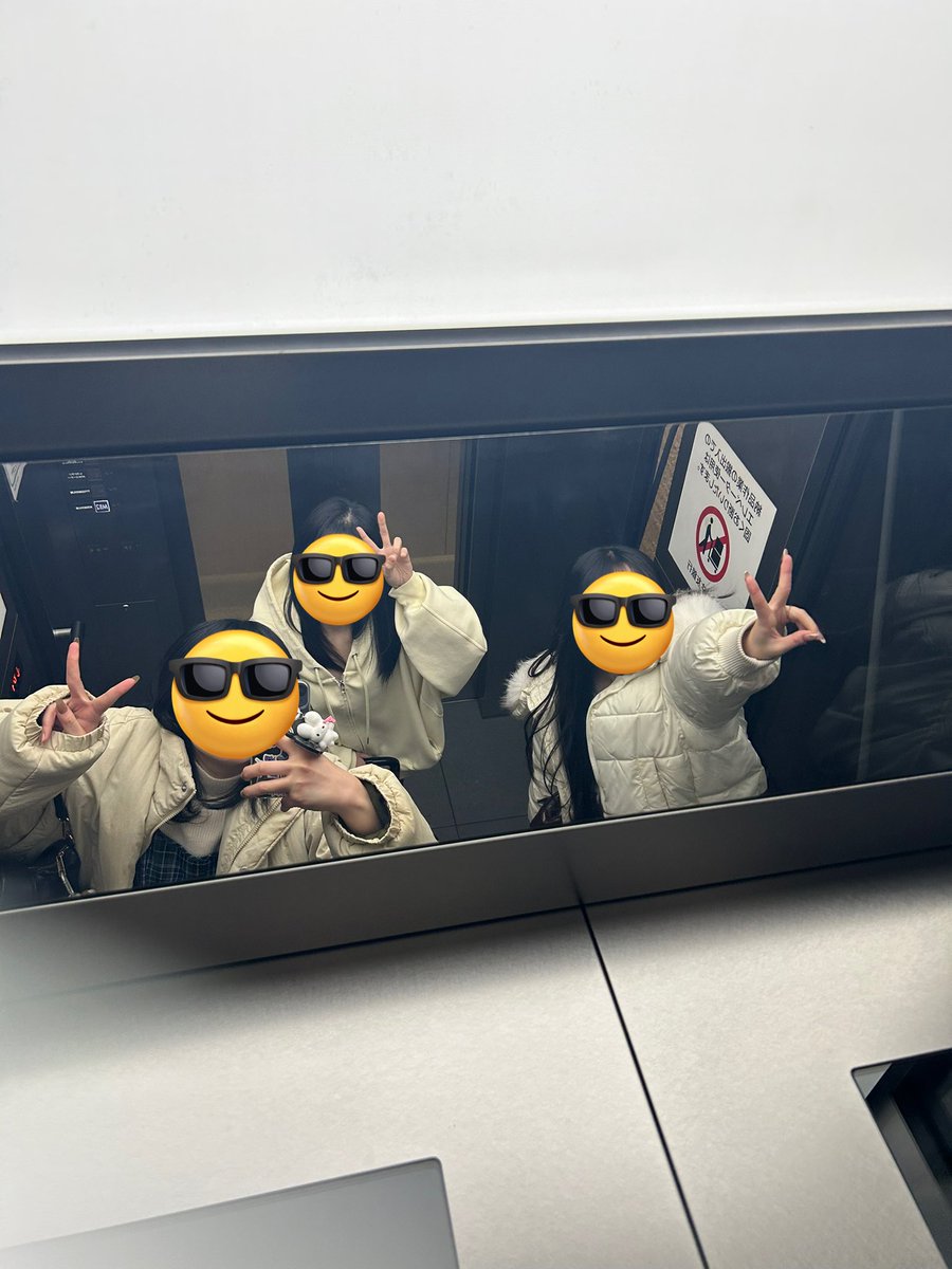 こな tweet media