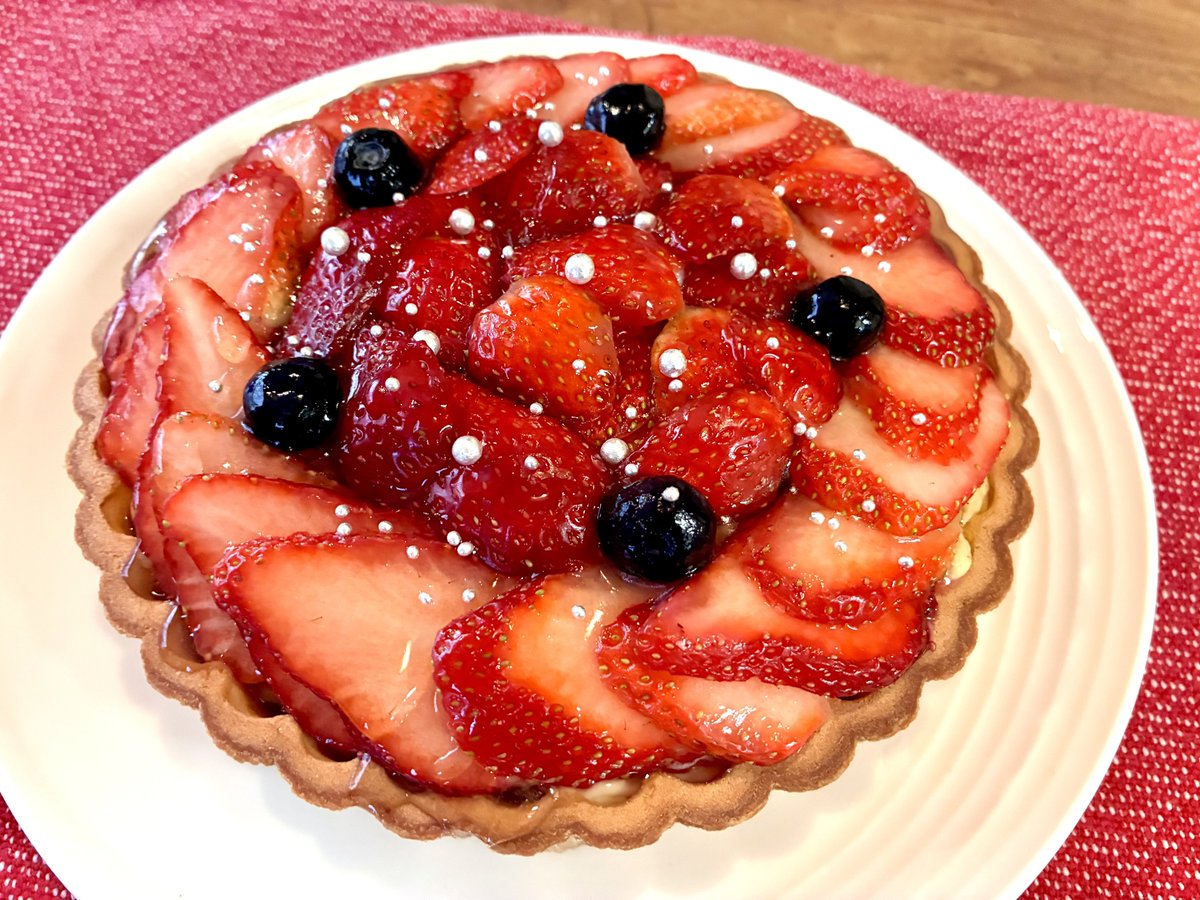 見てー!苺のタルトを作りましたよ!! 