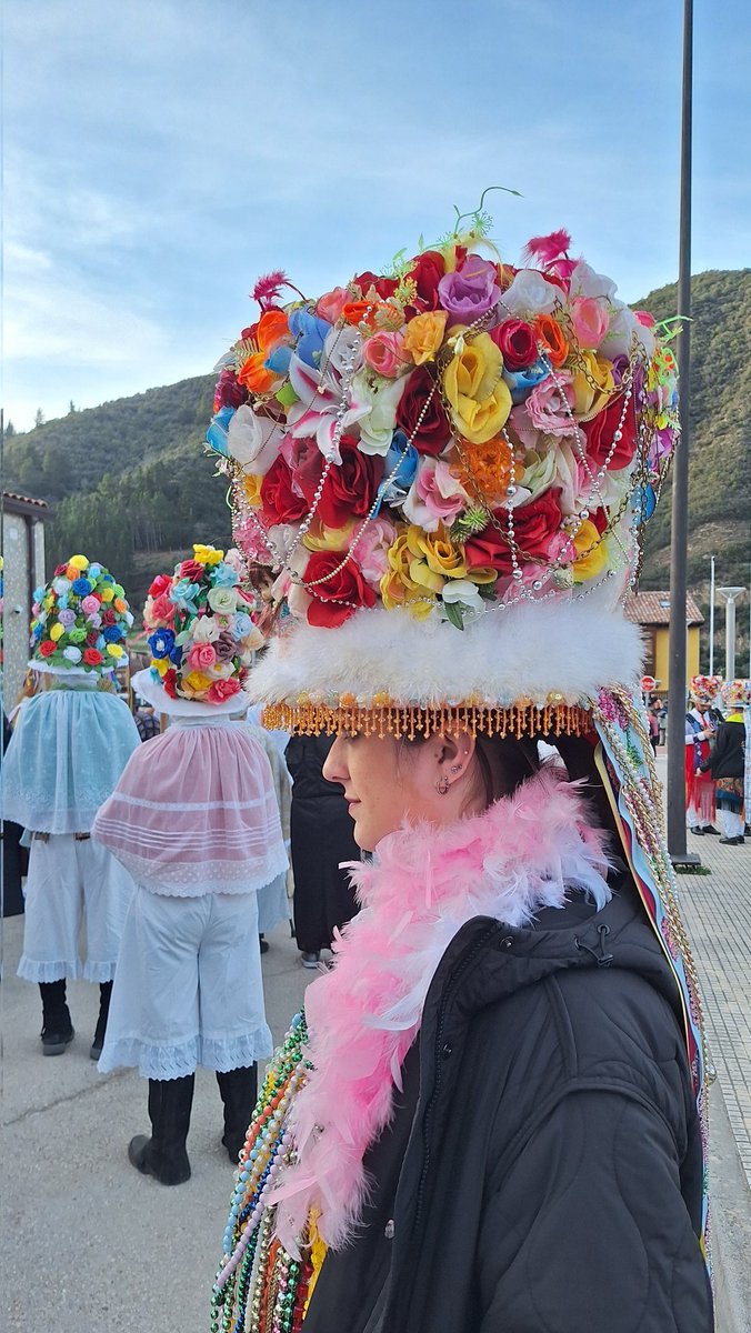 franglz's tweet photo. Desbloquear el recuerdo de los #zamarrones corriendo detrás de los chavales que hacíamos sonar los campanos. Esto es el carnaval de #Piasca
Memoria y patrimonio de #Liébana afortunadamente vivos. https://t.co/XzEcAyd5dL