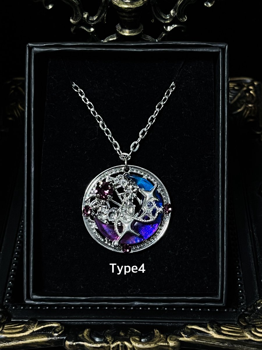 🌙期間限定の新作✨ 【月のアミュレットネックレス】 人気の月型