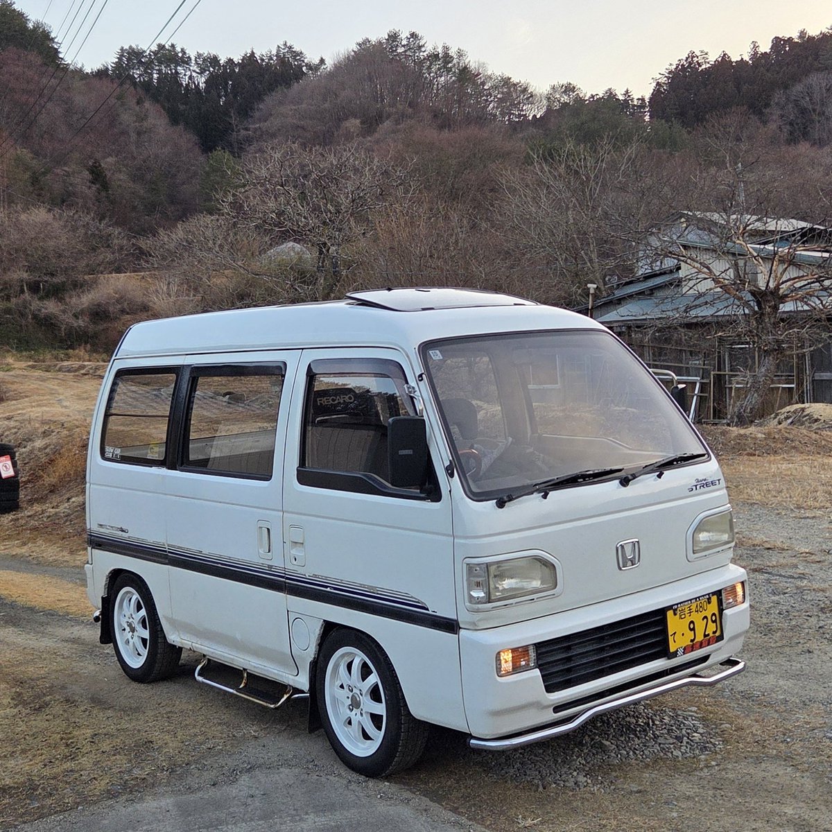 らまです。 遅いし乗り心地がゴミ！ 横乗りしたいドMはいませんか()