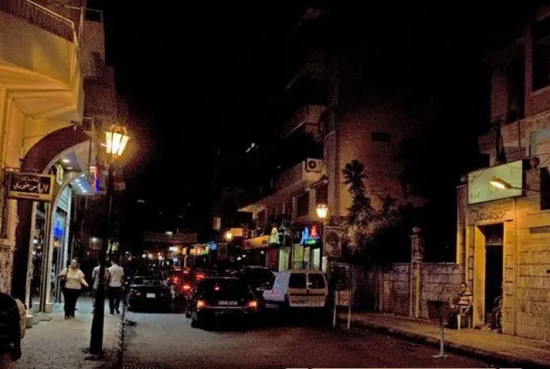 HTŞ, Lazkiye’de Hıristiyan mahallesindeki restaurantları basarak içki içenleri döverek gözaltına almış ve mekanları dağıtmış.