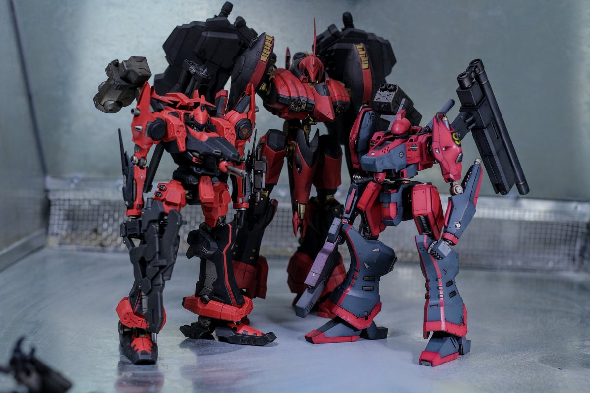 ナインボール。
量産されてた衝撃はともかく、ネストは受諾した作戦に対して同時間帯にナインボール複数登場しないよう、ミッキーマウスみたいにスケジュール管理してたと思うとちょっとおもしろいな。