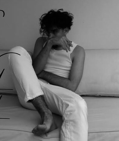 instaya ayaklı resim patlatan adam bana bişeler dio napmam lazim arkadaşlarim