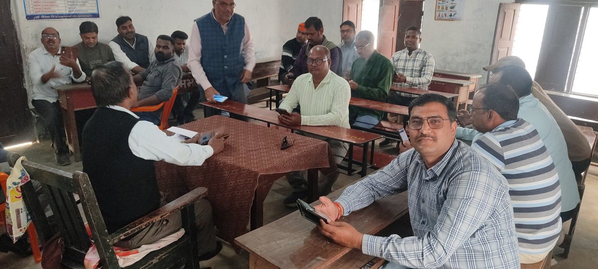 बरसों से जो सींच रहे हैं शिक्षा की फुलवारी को,
आज टेट के नाम पर क्यों तौल रहे उनकी समझदारी को।
#JusticeForTeachers
<a href="/DrDCSHARMAUPPSS/">Dr Dinesh Chandra Sharma</a> <a href="/BJP4India/">BJP</a> <a href="/dpradhanbjp/">Dharmendra Pradhan</a> <a href="/RahulGandhi/">Rahul Gandhi</a> <a href="/yadavakhilesh/">Akhilesh Yadav</a> <a href="/myogiadityanath/">Yogi Adityanath</a> <a href="/harishkumaUPPSS/">Harish Kumar</a> <a href="/bstvlive/">भारत समाचार | Bharat Samachar</a> <a href="/rajnathsingh/">Rajnath Singh</a> <a href="/JagranNews/">Dainik Jagran</a> <a href="/Aamitabh2/">Amitabh Agnihotri</a> <a href="/Santosh941562/">Santosh Kumar Mishra</a>