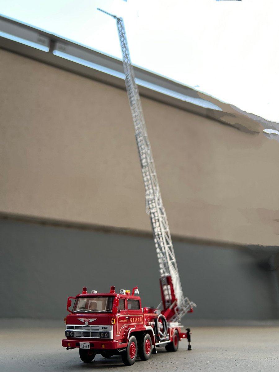 日曜日呑み🍶 トミカリミテッドヴィンテージネオ 日野 TC343 はしご