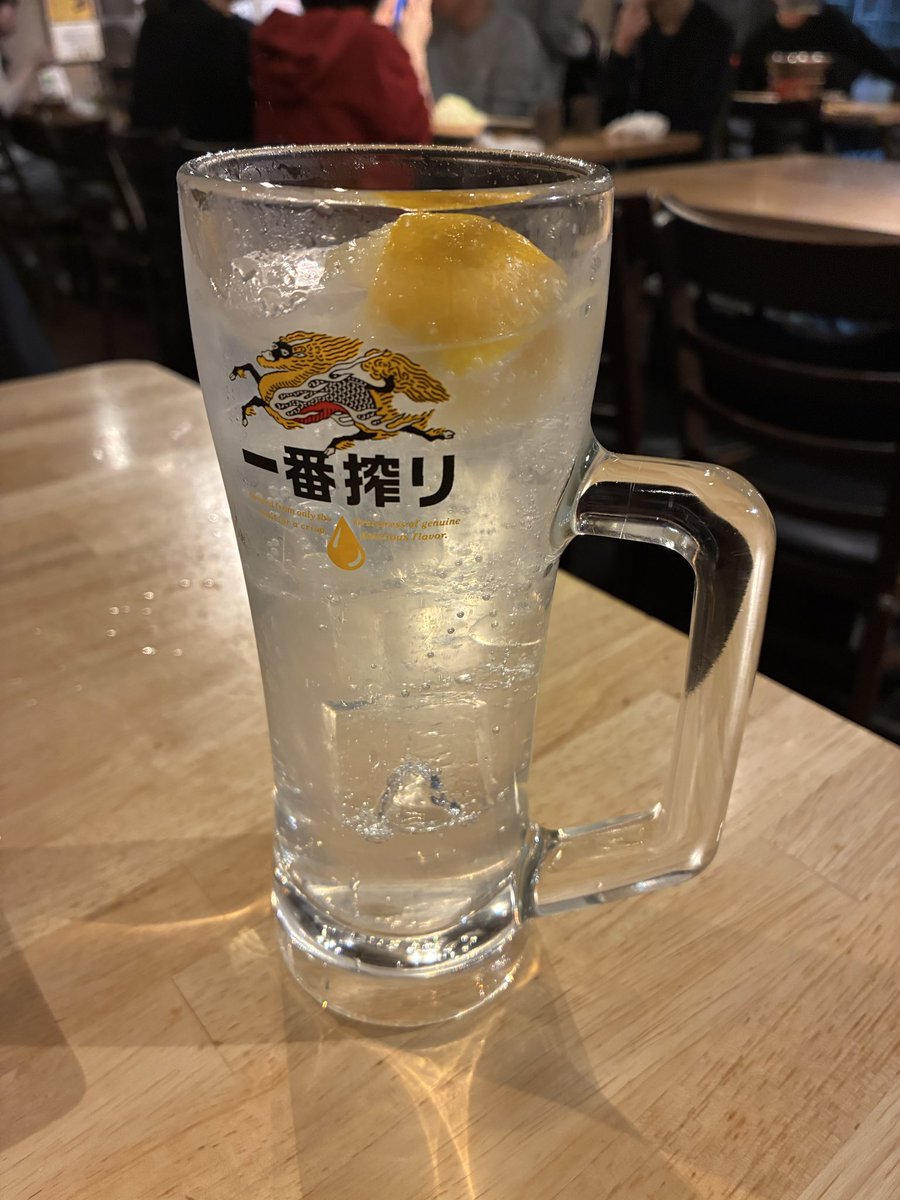 makmoriya's tweet photo. 俺の大好きなクラフトジン「欅」！出張先の飲食店で見つけたので注文すると...

このグラスで提供するのは如何なもんかね〜💢

#クラフトジン 
#新澤醸造 
#MCG 
#欅 https://t.co/dz0jVt4uUw