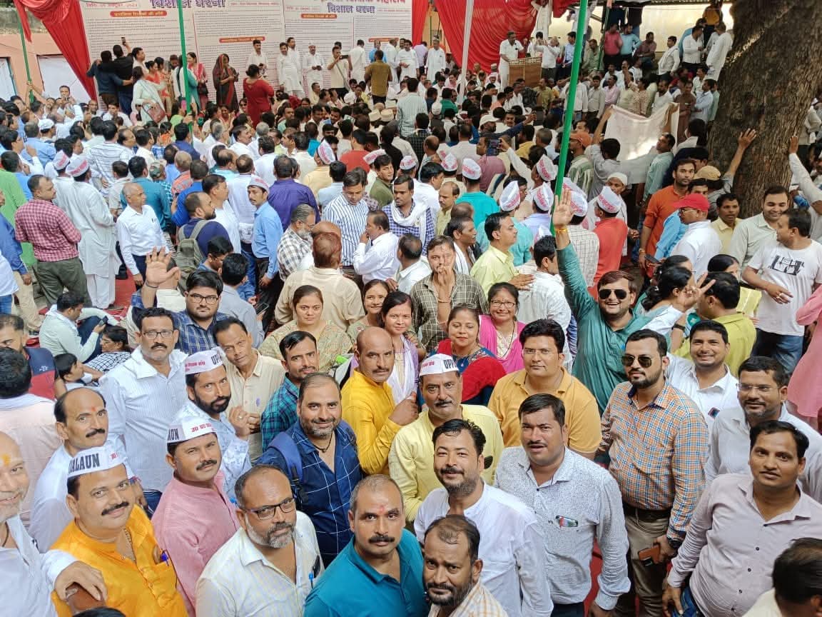 #JusticeForTeachers
वार्ता में समर्थन, संसद में विरोधाभासी बयान क्यों? राज्यों से मांगी गई सूचनाएँ क्या निरर्थक थीं? दशकों पुराने शिक्षकों पर नई योग्यता थोपना अन्याय है—संसद नागरिकों के हितों की रक्षा करे, भ्रमित न करे। प्रत्येक शिक्षक न्याय को प्रतीक्षा में है 
<a href="/DrDCSHARMAUPPSS/">Dr Dinesh Chandra Sharma</a>