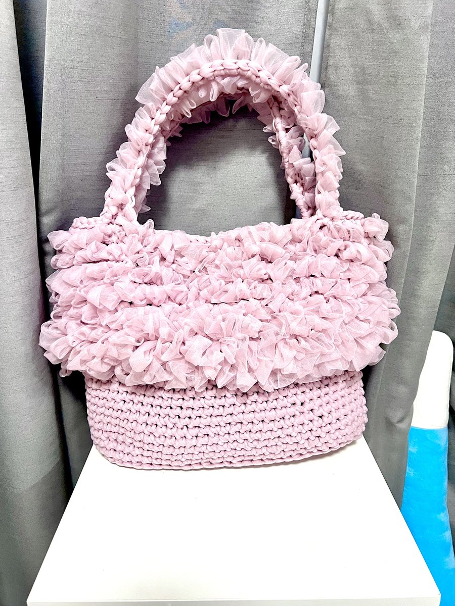 できた〜❣️
ダイソーのフェアリアでトートバッグ作ったよ✨
きゃわいくできた〜❣️
ちょっと大きめ😊A4入るよん✌️