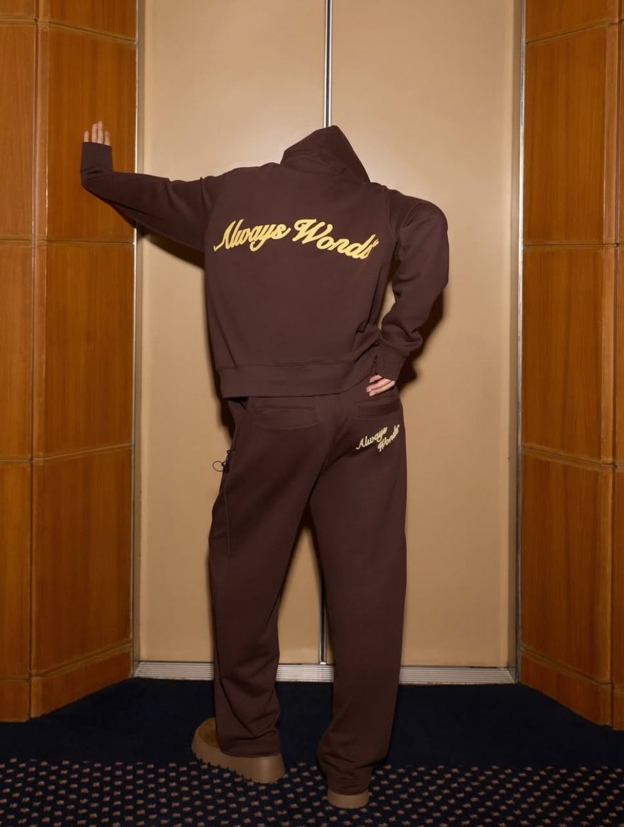 ลิฟต์ก็เอาท่านไม่ลง เพราะไม่กดลิฟต์ ยืนเก๊กอยู่อย่างนั้น