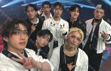 sepertinya card holder, kartu flazz, dan pc skz ku ilang 😭💔

siapa tau ada yang menemukan dan nyimpenin : card holder kuning + photocard stray kids + kartu flazz 
terakhir aku pakai buat naik tj rute 1E 

jujur isi flazznya ga banyak juga… 10rb kayaknya terakhir cek