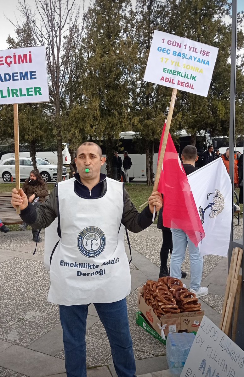 Hak hukuk adalet kademe bekliyoruz 1 günle 17 yıl adaletsizliğe mahkum edildik düzenleme yapılmasını bekliyoruz.
Hayırlı Ramazanlar.
<a href="/EmadDernegi/">EMEKLİLİKTE ADALET DERNEĞİ ⚖️</a>
#VakitKademeVakti