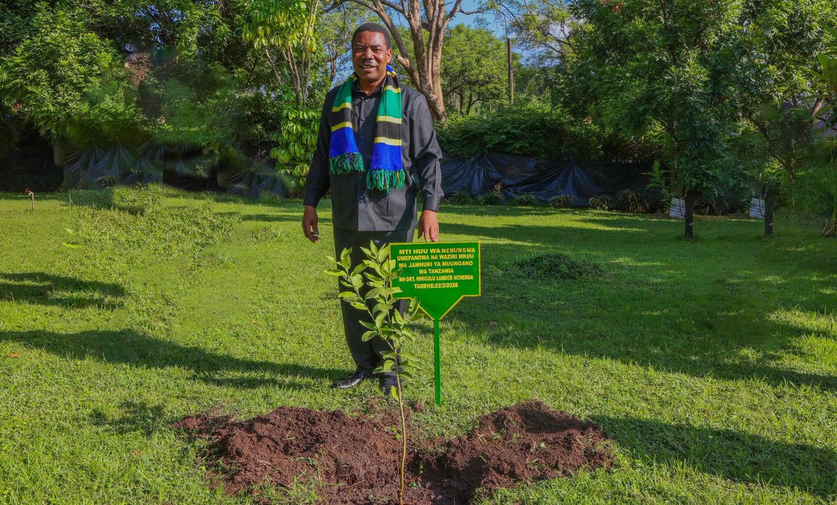 UhondoTV's tweet photo. Waziri Mkuu, Mhe. Dkt. Mwigulu Nchemba leo Februari 22, 2026 amepanda mti aina ya Mchungwa katika eneo la Rest House ya Polisi mkoani Kilimanjaro. 

Mheshimiwa Dkt. Mwigulu amemaliza ziara yake ya kikazi mkoani Kilimanjaro jana Februari 21, 2026. https://t.co/hLC7rFaq8t