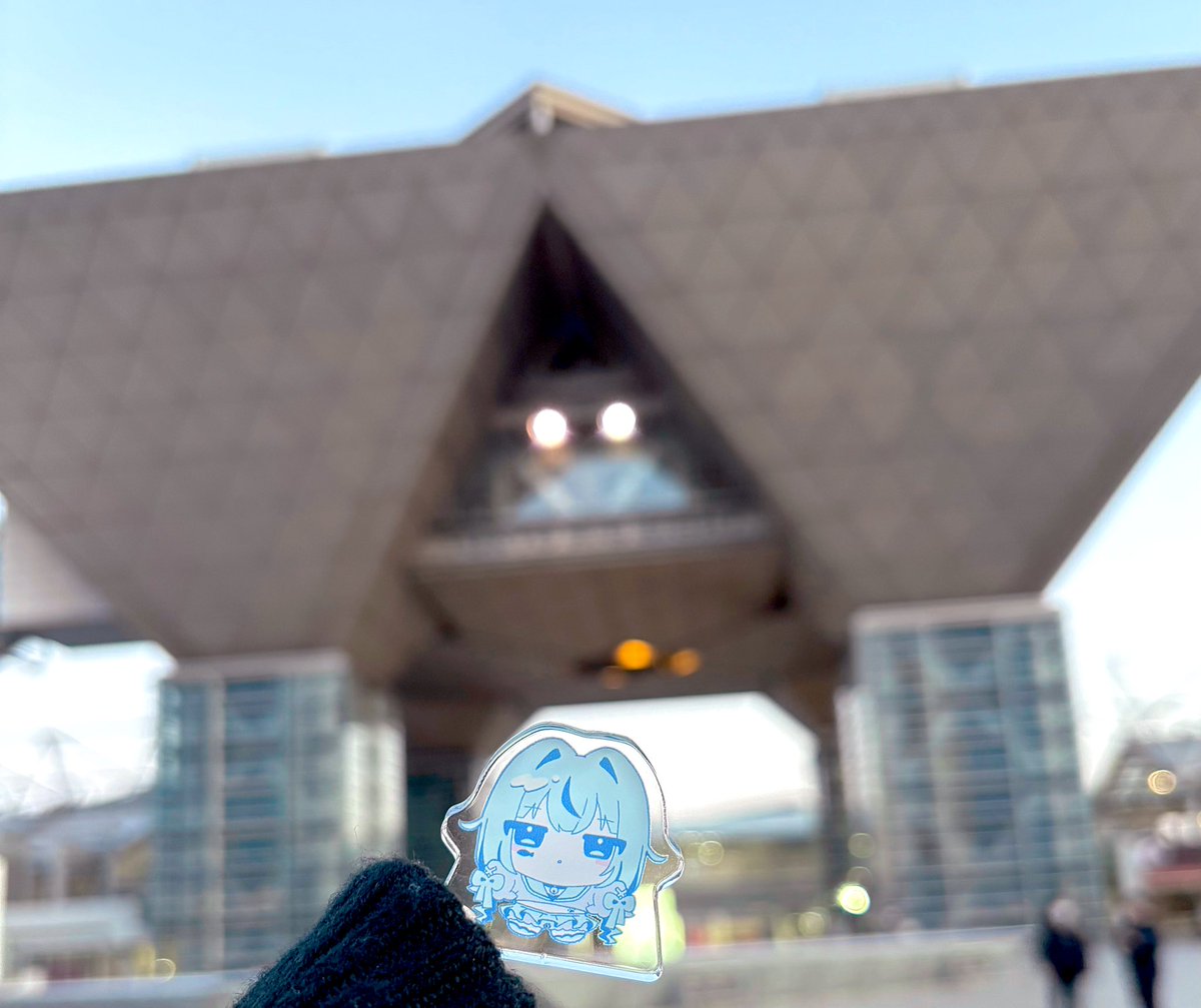 コミティアありがとうございましたー！！
想像の何倍もお手に取って頂けて嬉しい限りです
今回の目標は特殊紙を使う❕だったので偏光+パール紙のキラキラ本にできて満足です　次の本はデザインっぽいことしたい