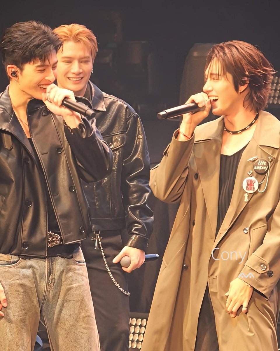 笑い合ってるのメロすぎる🩷🩷
#GMMTVFanFest2026JP
#hirunkit_ #ppnaravit #KristPerawat