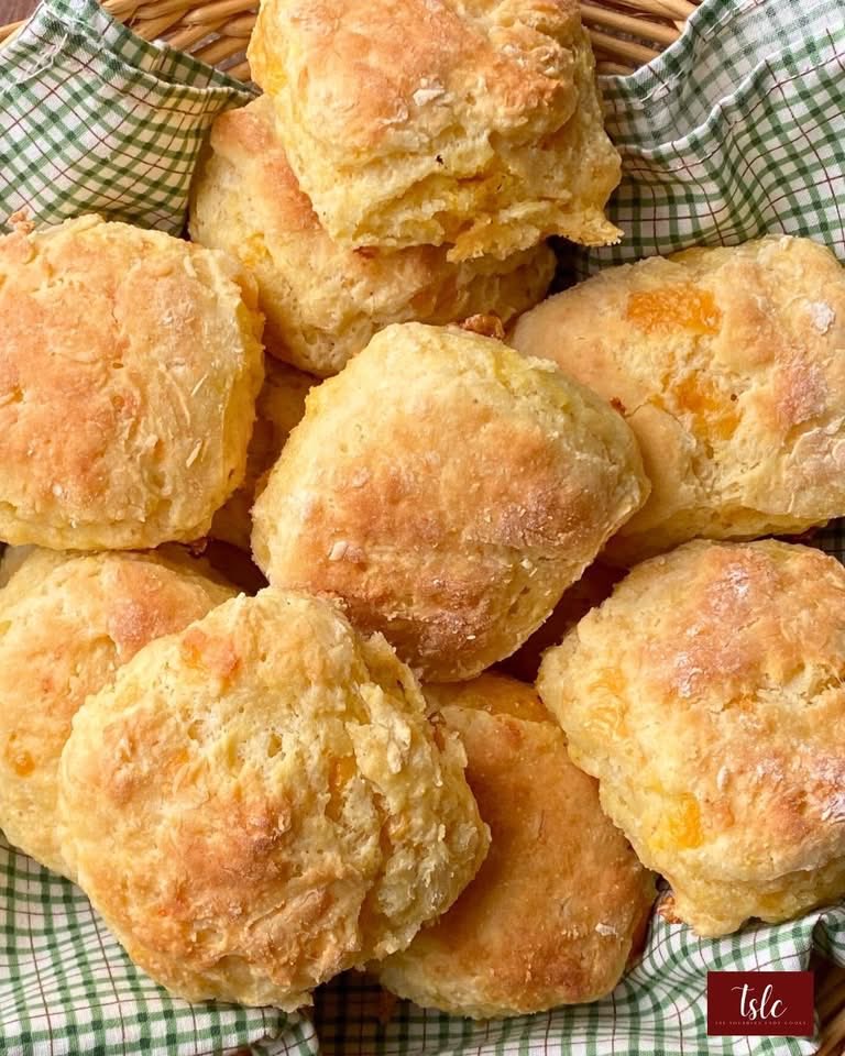 SouthLadyCooks's tweet image. Recipe➡️ thesouthernladycooks.com/buttery-chedda…
These buttery cheddar scones are so delicious with any meal. 
#sconerecipes #bakingbread