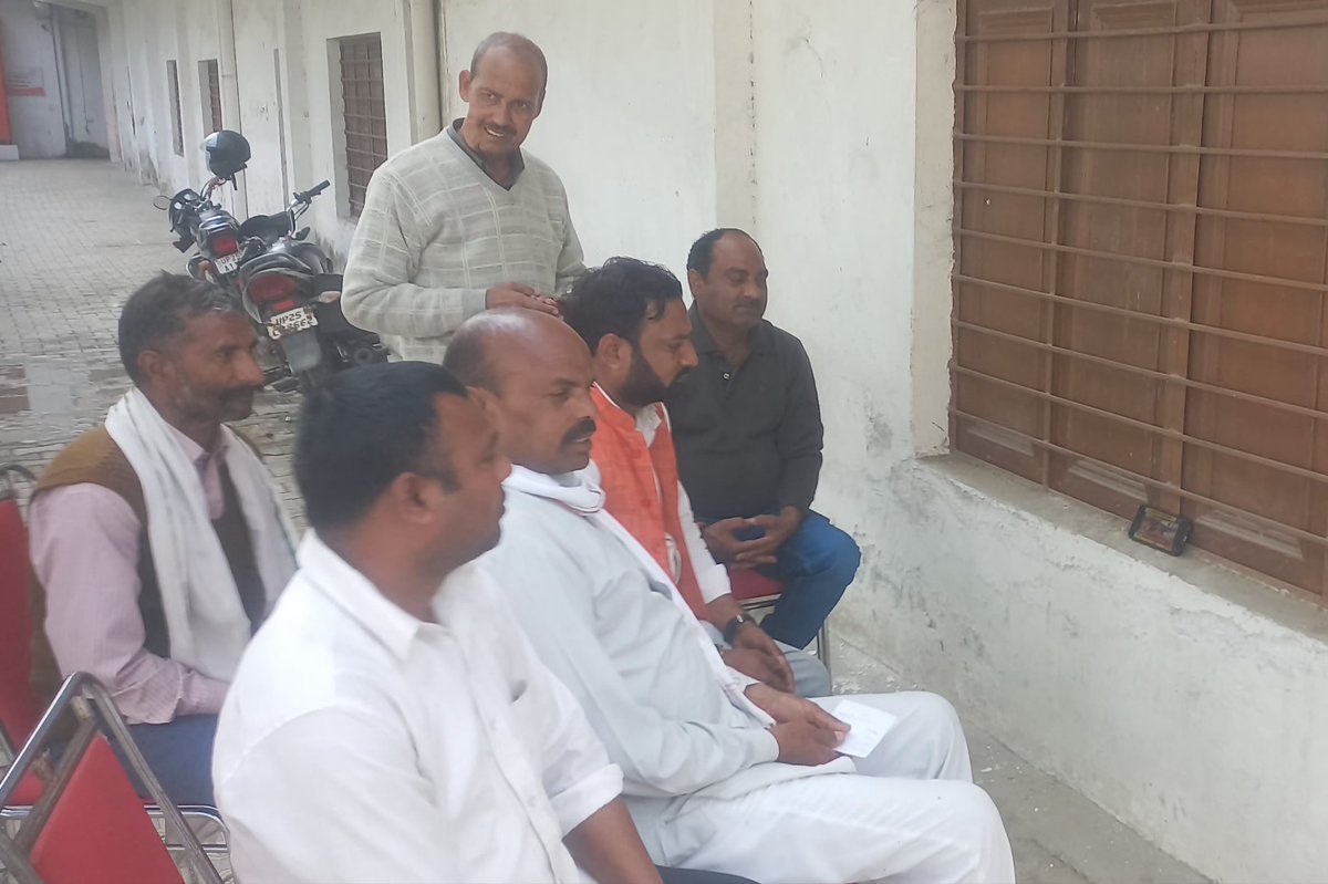 KPRana3's tweet photo. भारत के यशस्वी प्रधानमंत्री श्री नरेन्द्र मोदी जी के लोकप्रिय कार्यक्रम में मन की बात के एपिसोड 131 को बूथ संख्या 278 ग्राम सिरोधी अंगदपुर पर  सामूहिक रूप से सुना।
Bharatiya Janata Party (BJP)Pankaj ChaudharyDharampal SinghMYogiAdityanath@ https://t.co/uwTC6VncQD