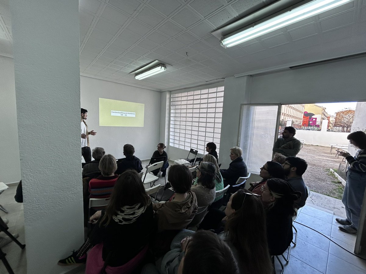 delsfallers's tweet photo. Comencem! “Desmunten el PAI, pensem el barri” taller participatiu dels veïns i veïnes de citats vella ❤️💪🏽#EdificiViu #EdificidelsFallers #Noalenderroc https://t.co/7GqxZ4WBOo
