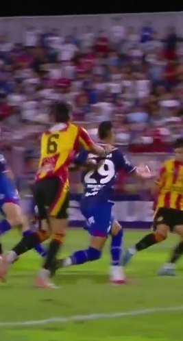 pablolaxague's tweet photo. @ArbitrajeU La mano de Millán me parece mucho más clara https://t.co/T6dEaSjY6t