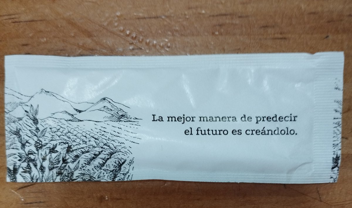 Tomando un café en Carabanchel (Madrid), esperando a que empiece un partido de fútbol de mi hijo. 
En la cafetería Madroñal. Tiene historia de migración, de Galicia a Madrid. "Creando futuro", como las 500 mil personas que esperan regularizar sus papeles. cafeteriamadronal.com