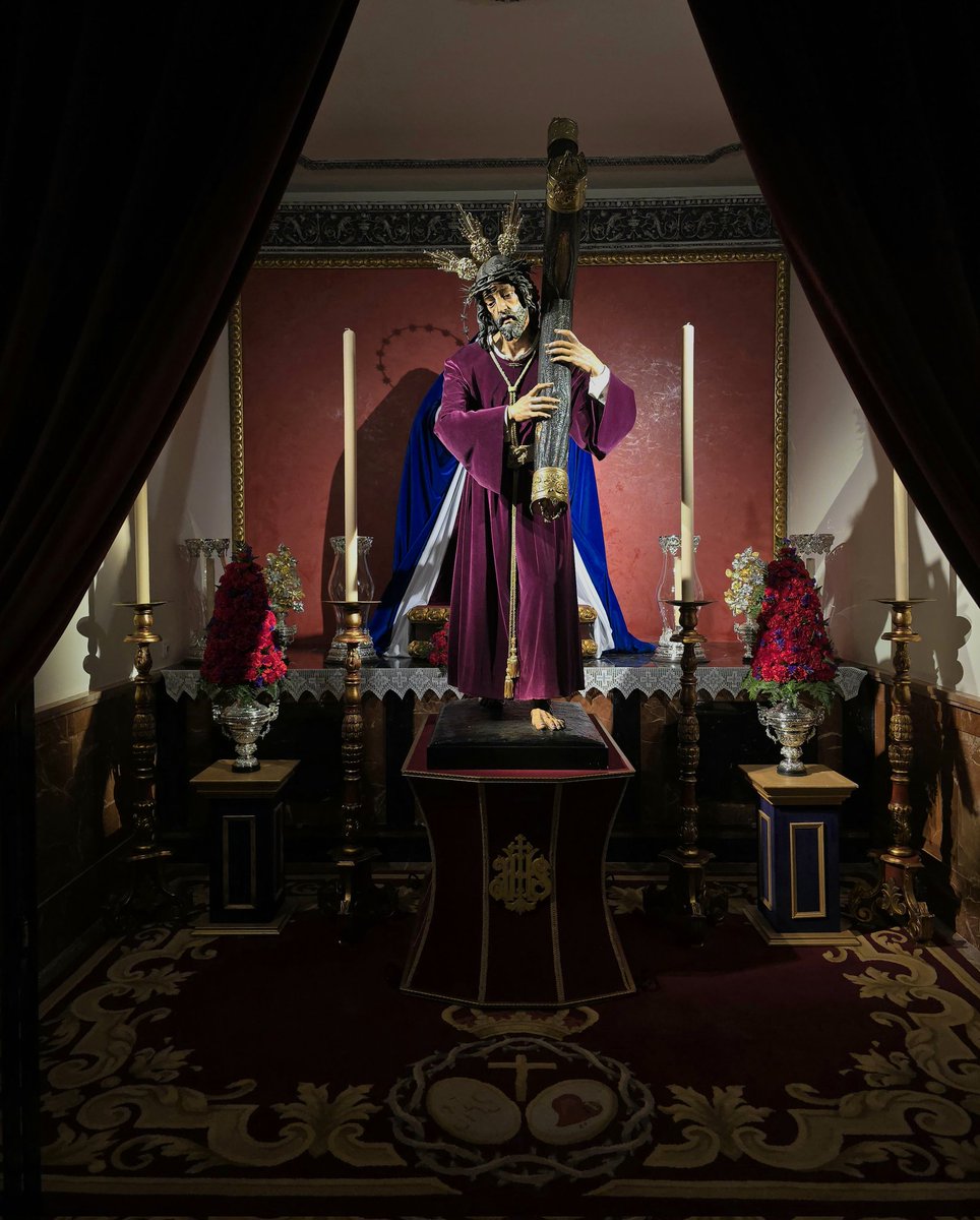 PasionDHoficial's tweet photo. El día acaece, y en nuestra sede canónica se percibe una tarde rebosante de gloria. Nuestro Padre Jesús de la Pasión baja para colmar de amor y bendiciones a sus hermanos, fieles y devotos. https://t.co/JEZJ8LaIpC