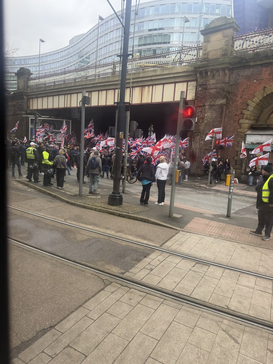 putasinghonit tweet media