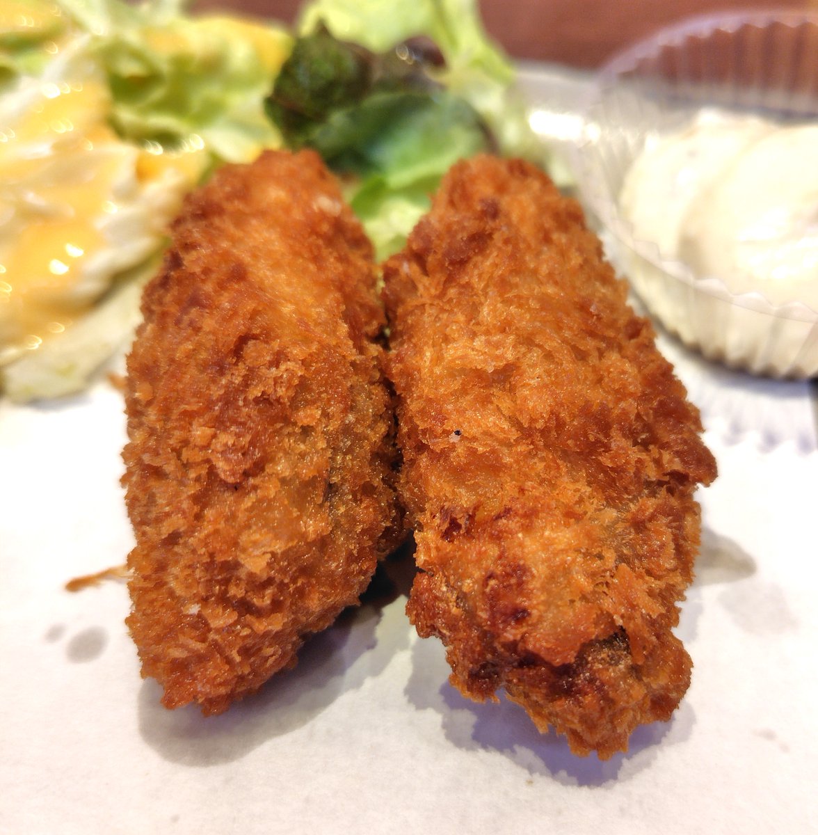 esekoube's tweet photo. 鯛の煮付け
カキフライ
ドデカハイボール
嘉文　金山店：名古屋市

久々の金山でフラッと一杯。
大好きなブランド鯛の鯛一郎クンが刺身のメニューにあったので刺身と迷いましたが敢えて煮付けを注文。
広島の牡蠣も大概だが鯛一郎クンはうまい加熱しても本当にうまい。
頬の肉が実にうまい。

他、カツオ刺身やホタルイカの天ぷら、揚げ出し豆腐等頂きました。

Boiled Sea Bream
Fried Oysters
Double-Ball Highball
Kabun Kanayama Branch: Nagoya City