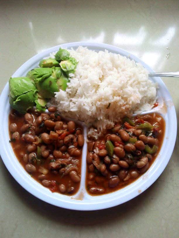 Mtakula  Rice and beans ama mnakula Nini kipande hio 😋😉