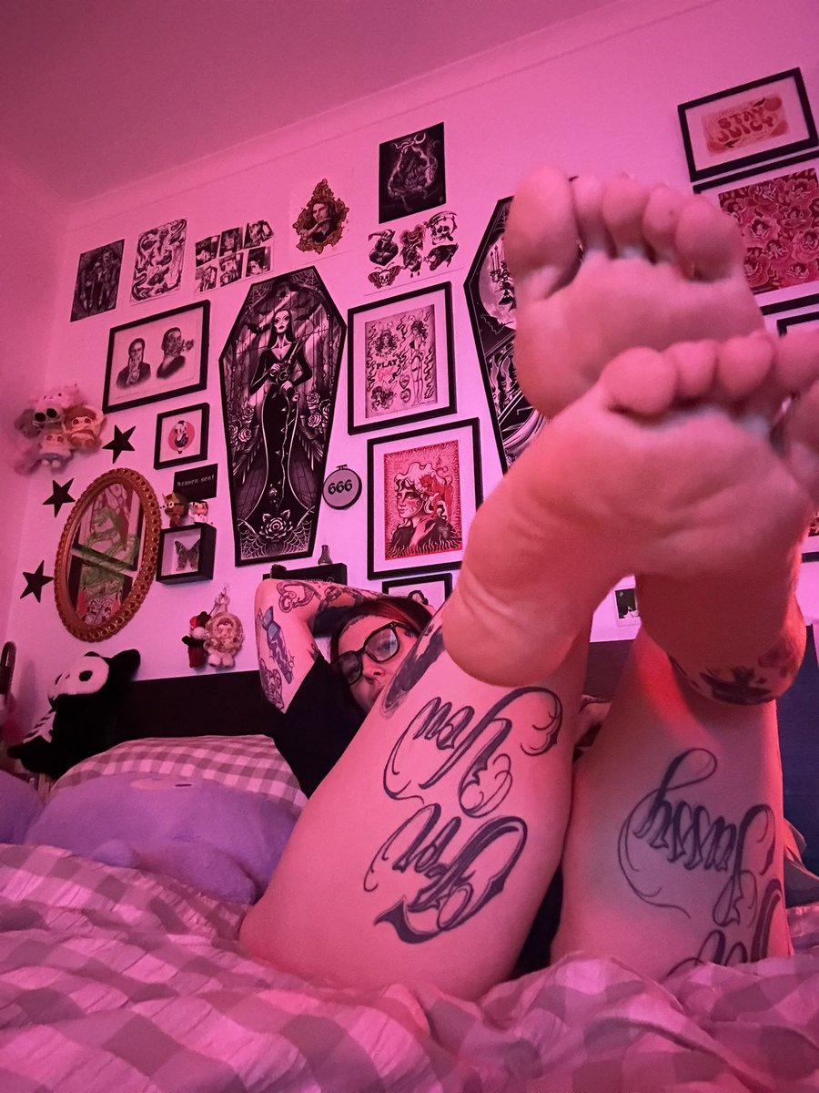 callmedeville's tweet photo. Do you think my feet look good in this angle? Do you love my high arches? 
Imagine how good they would be in your face 🥰 

#feetworshi̇p #feetfetısh #feet #sexyfeet #higharches #feetlovers #feetِ #suckmytoes #footslaves https://t.co/8XLN15S6Nb