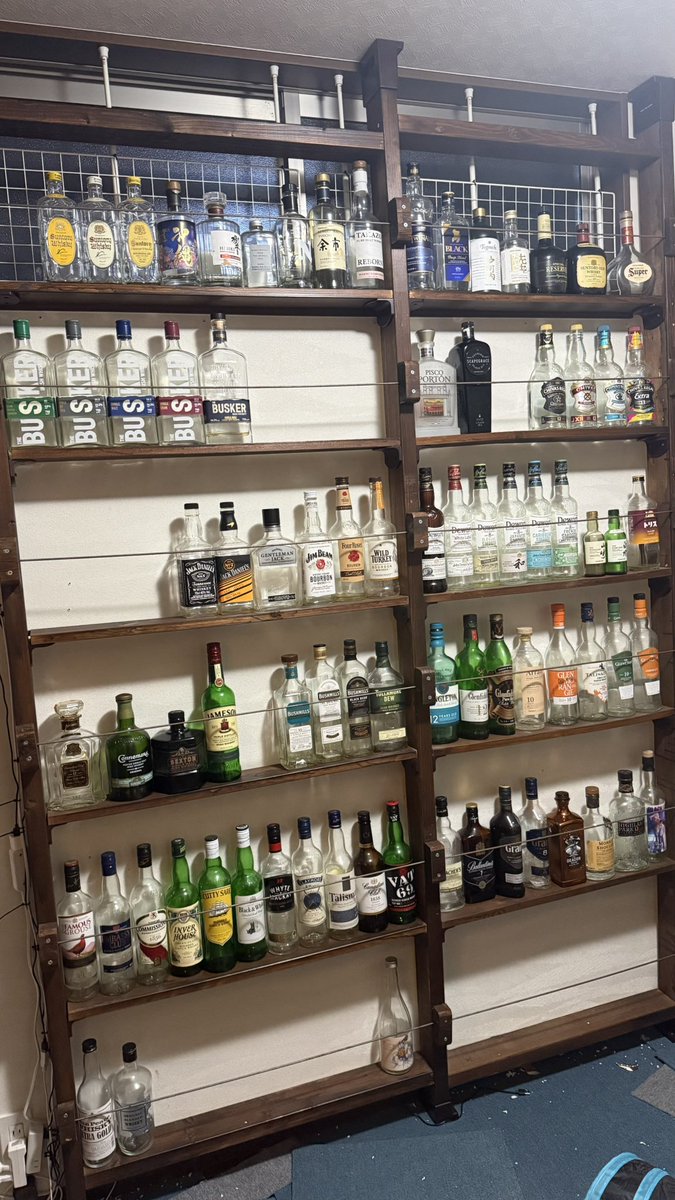 ヤバい、完飲ウイスキー空瓶棚がやばい！ これ以上増やせねぇ