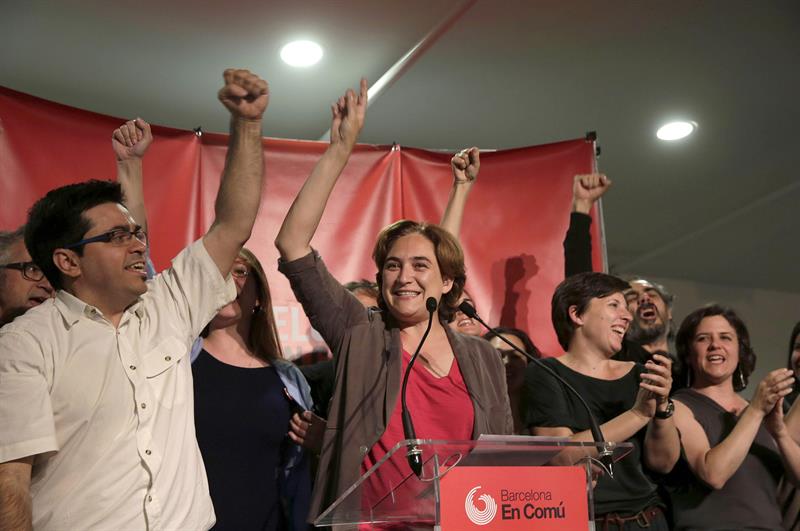 NoEsPotCat's tweet photo. Anys xuclant de la politica:
-Urtasun (44 anys): 22
-Pisarello (55): 11
-Asens (53): 11
-Aïna Vidal (40): 10
-Albiach (46): 13
-Mena (50): 19
-Badia (42): 11
-Janet Sanz (41): 15
-Colau (51): 11
La Falange Española y dels Comuns som casta del règim franquista del 78! #NOESPOT https://t.co/DHUi5mBDRo
