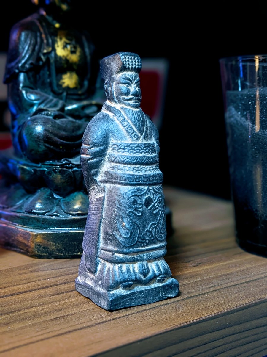 これは万里の長城で買った兵馬俑のミニチュア