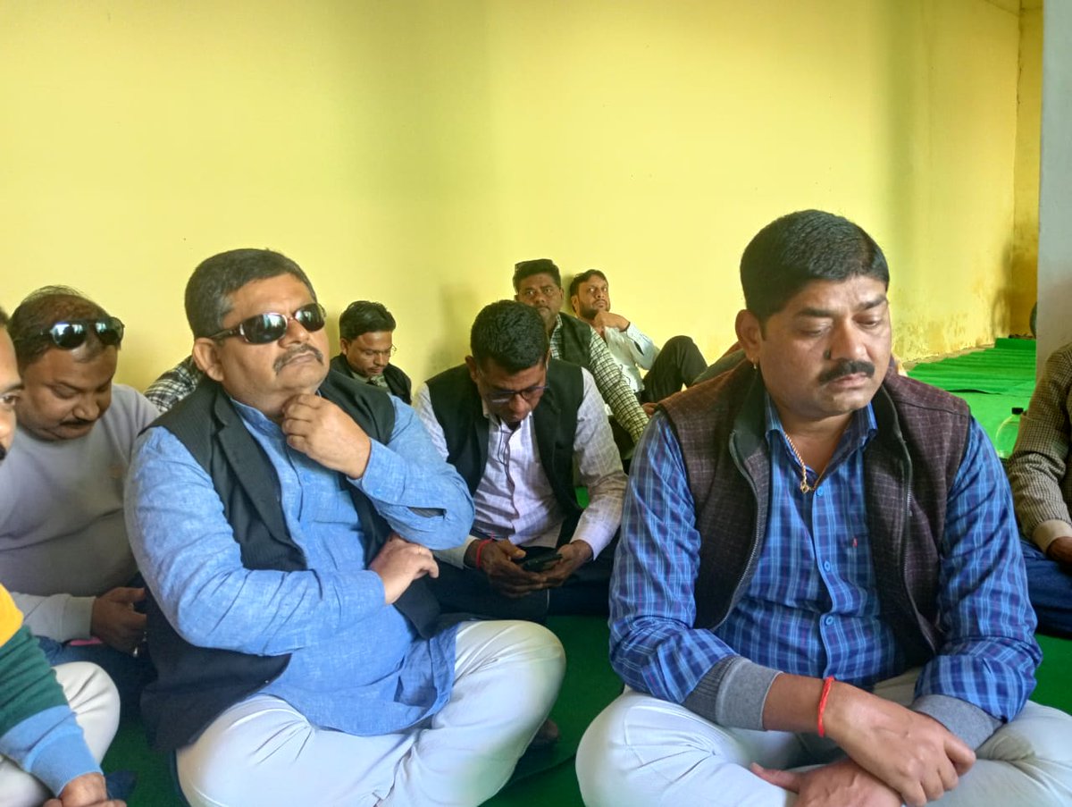"न्याय वही जो आगे की राह को रोशन कर जाए,
पीछे मुड़कर अपनों का ही घर जो न जलाए।"
#JusticeForTeachers
<a href="/DrDCSHARMAUPPSS/">Dr Dinesh Chandra Sharma</a> <a href="/BJP4India/">BJP</a> <a href="/dpradhanbjp/">Dharmendra Pradhan</a> <a href="/RahulGandhi/">Rahul Gandhi</a> <a href="/yadavakhilesh/">Akhilesh Yadav</a> <a href="/myogiadityanath/">Yogi Adityanath</a> <a href="/harishkumaUPPSS/">Harish Kumar</a> <a href="/bstvlive/">भारत समाचार | Bharat Samachar</a> <a href="/rajnathsingh/">Rajnath Singh</a> <a href="/JagranNews/">Dainik Jagran</a> <a href="/Aamitabh2/">Amitabh Agnihotri</a>