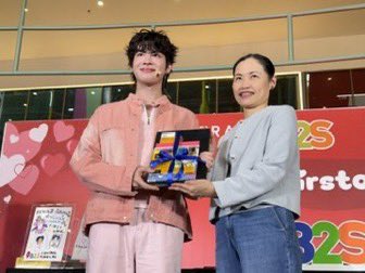 firstonefanclub's tweet image. ฟวอ. ขอขอบคุณทาง @b2sthailand

ที่ให้เกียรติเชิญ  "น้องเฟิร์สวัน "มาร่วมทำกิจกรรมสนุก ๆ กับพี่ ๆ แฟนคลับในวันนี้นะคะ บรรยากาศในงานสนุกมาก ๆ🙇🏻‍♀️🩷

B2S Craft Your Charm With FirstOne
#B2SxFirstOne

และขอขอบคุณพี่ ๆ