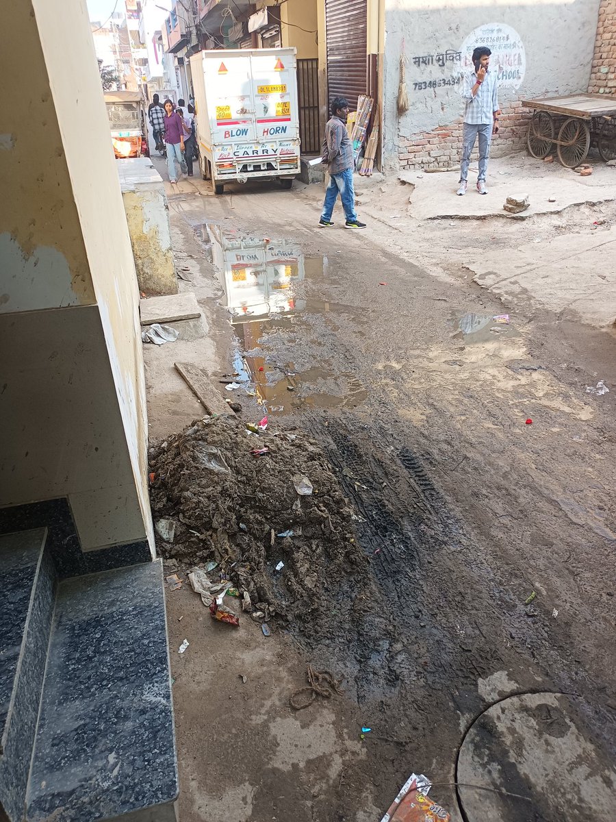 champion01111's tweet photo. माननीय @cmohry, @MunCorpGurugram
दीपक पीजी, गली नं.11, सेक्टर 21, न्यू विज़न पब्लिक स्कूल के पास, गुरुग्राम में सीवरेज की मरम्मत को एक सप्ताह हो गया, लेकिन गंदगी व कचरा अब तक साफ नहीं हुआ। नगर निगम द्वारा कोई कार्रवाई नहीं हुई। कृपया शीघ्र हस्तक्षेप करें। #Gurugram #Sanitation https://t.co/EVjBAxEyrm