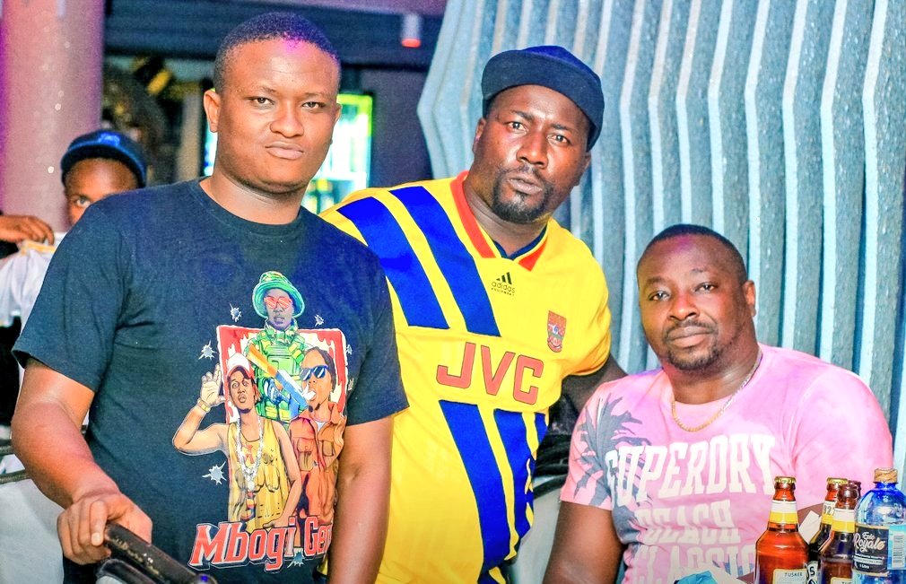 Hapatoki mtu!! Bata ndachinja kuku askie wivu!! ...<a href="/RootsRadix/">Roots Radix</a> ametangaza hali ya TAHARUKI.