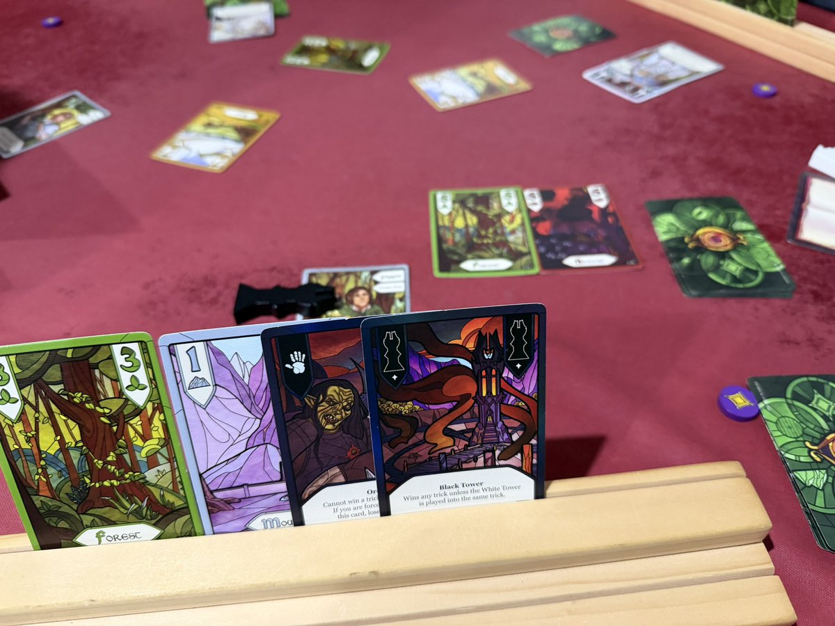 おもくろやさんでトリックテイキングゲーム会。
「二つの塔：トリックテイキングゲーム(49位)」を遊びました。パート1の19章から28章までクリアすることができました。前作より難易度が高くなっています。
#ボードゲーム
#BGGトリックテイキングゲームトップ100チャレンジ