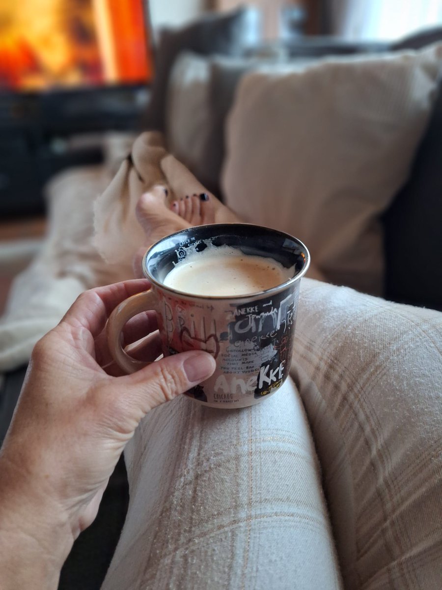 Nathaliesix73's tweet image. G O E D E M O R G E N....❌'-ERS....!!

Nog niet zo lang uit bed..🤭..laat een film uitgezien vannacht op..
#Streams..en zo te zien hier zal het een dagje blijven worden vandaag..🌧️☔..#Rainingday..#Slowsunday..
#Sundaymood..

Maak er alvast nog een fijne zondag van..☕💋💖☘️