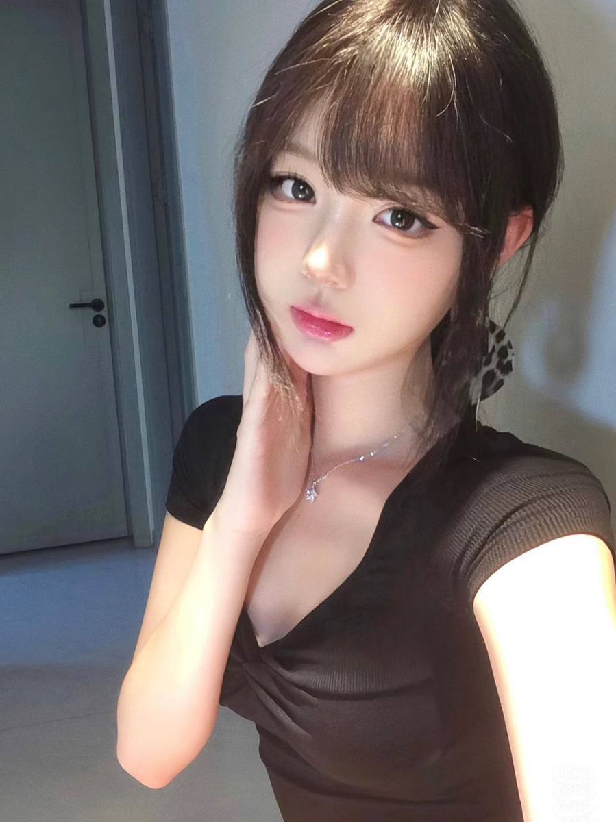 pridespencer's tweet photo. 惨啦！
竟被同事识穿我是个荡妇，
他还暗搓搓叫我中午去休息间找他。
这可如何是好，
我心里既忐忑又有点期待…
…
 #反差 #母狗 #痴女 https://t.co/QgGeQT3xa9
