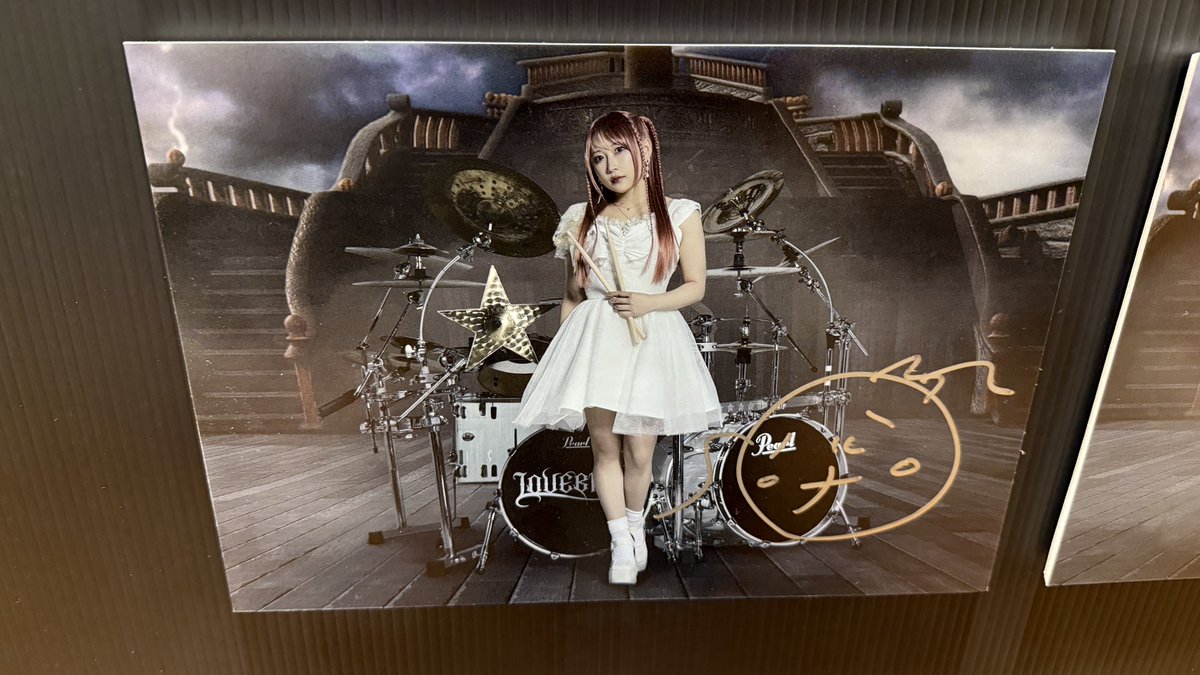 LOVEBITES タワレコ仙台のパネル、インストイベント直後には無かった