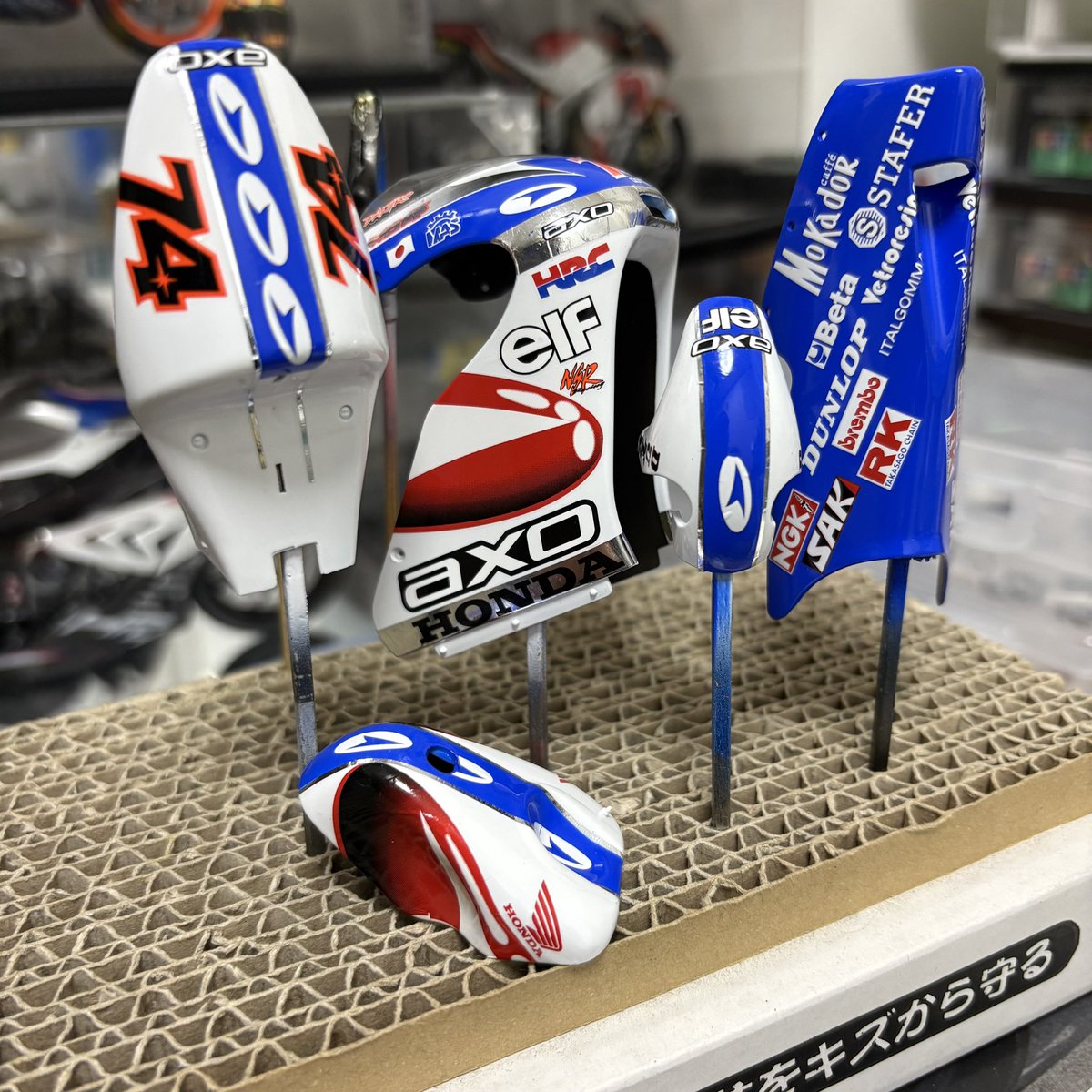 デカール終わりました
やっぱり、Ｍコレデカールは馴染みにくい
#バイクプラモ盛上げ隊 
#バイク模型が好きだ