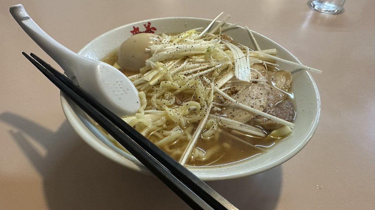 チャーシューラーメンにチャーシューとネギ追加