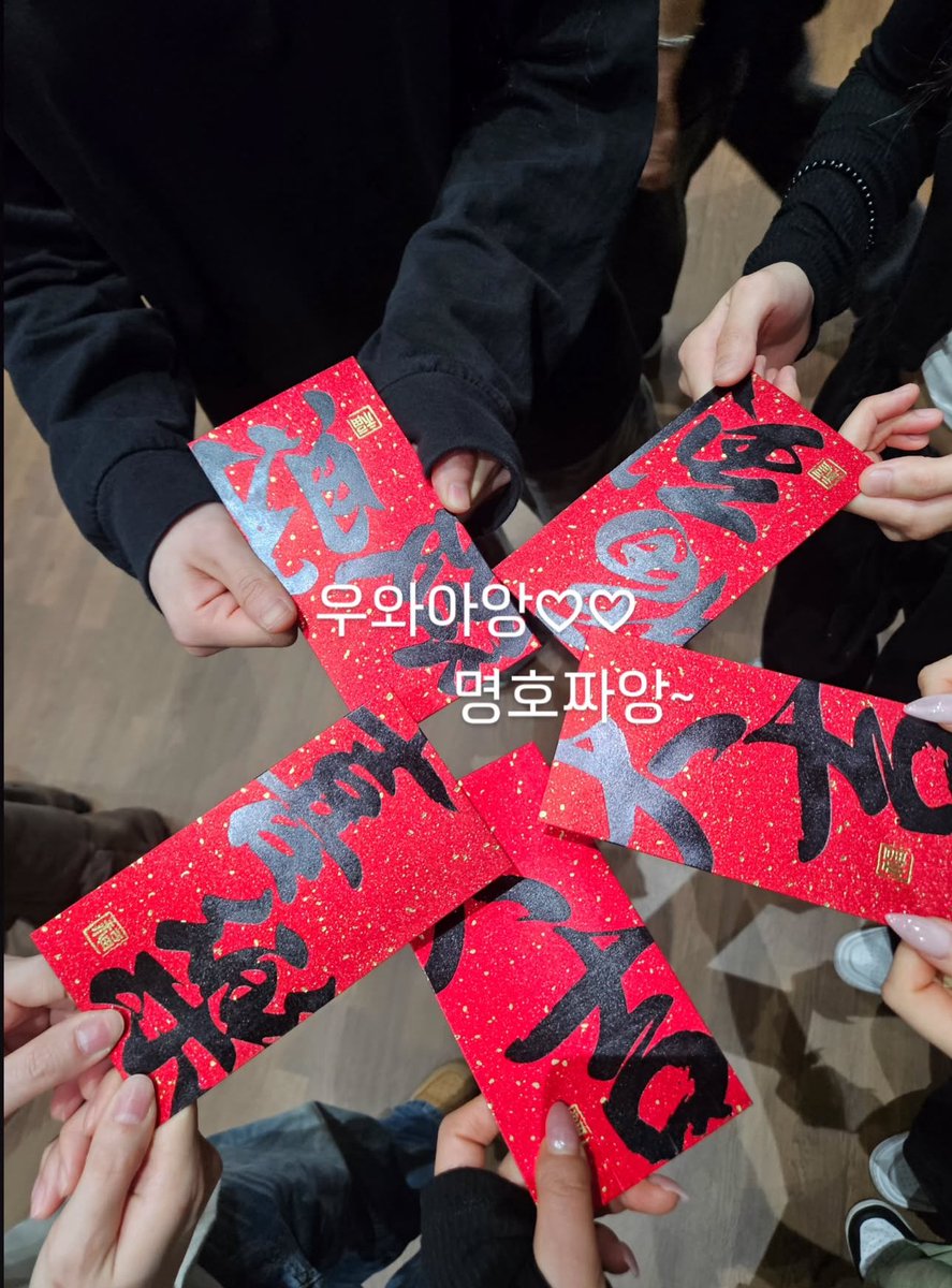 jeonghan mingyu dino gym photo, hoshi photo dump, the8 red envelopes, commuter vernon, dxs fancall. other members either enjoying their solo jobs or having their vacays.  it's a sebongful day 🥹