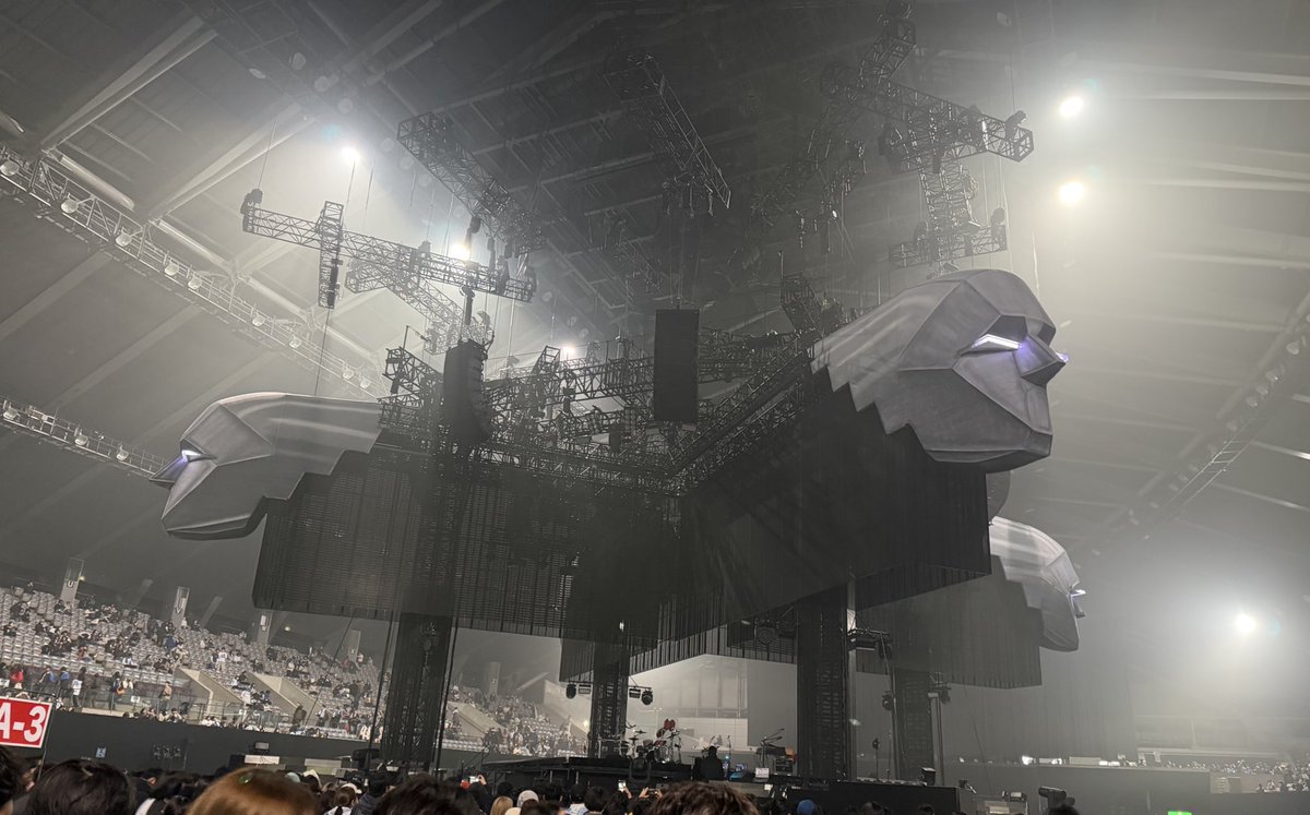 s245pb's tweet photo. 初日最高すぎた‥！
余韻ひたひたで帰ります

 #KingGnuCENTRALTour2026 https://t.co/GBpAdIVQwT