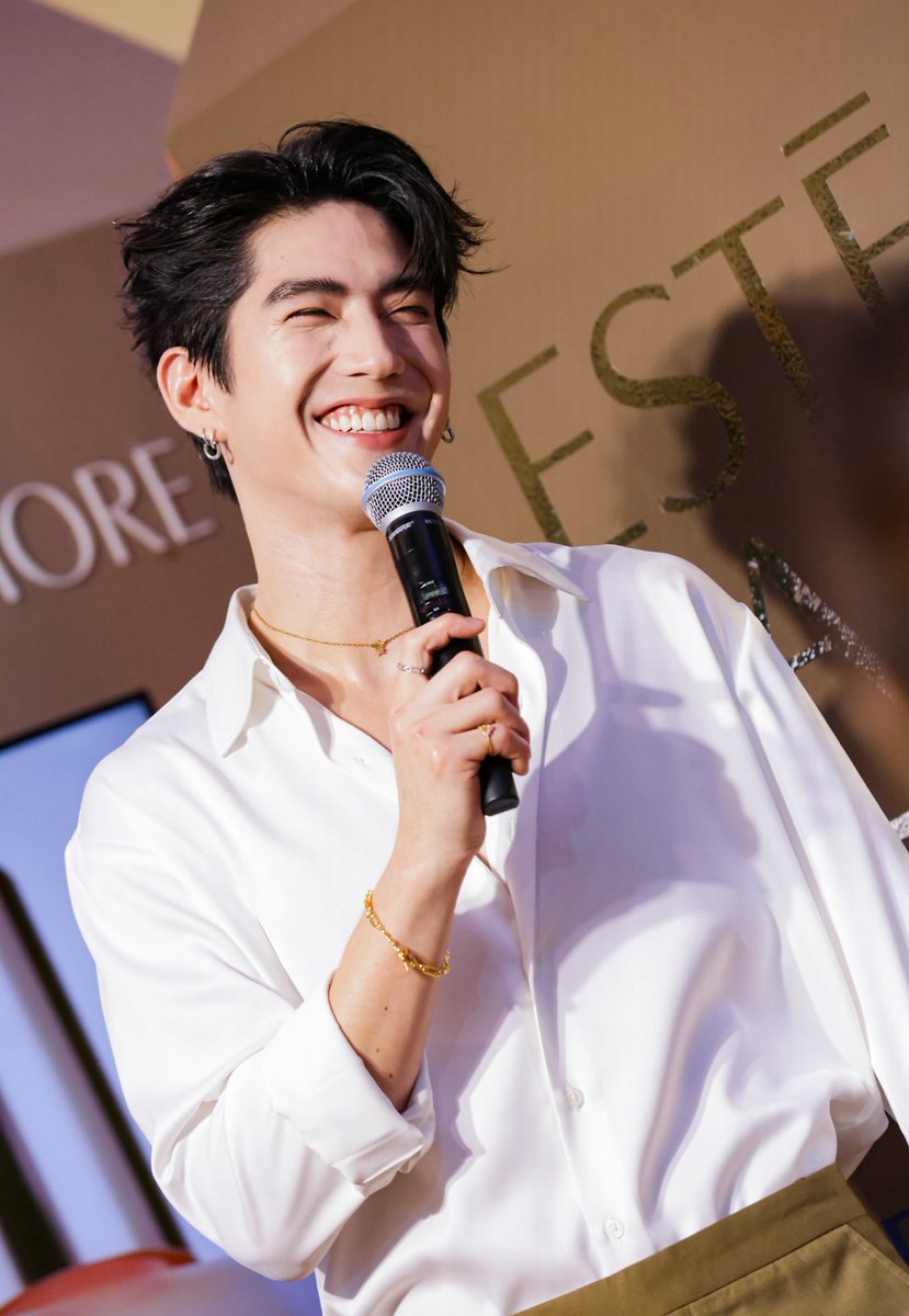 🫶🏻 สดใสมากกก  

ภาพบรรยากาศกิจกรรมสุดพิเศษจาก Estee Lauder x Sea Tawinan ✨ที่คุณซี ทวินันท์ มาร่วมสร้างสีสัน เติมความเอ็กซ์คลูซีฟ  และมอบโมเมนต์ใกล้ชิดสุดประทับใจให้แฟน ๆ        ภายในงานวันนี้ที่ centralwOrld
#centralwOrld
#DoubleWear #EsteeLauderxSeaTawinan #EsteeLauderThailand