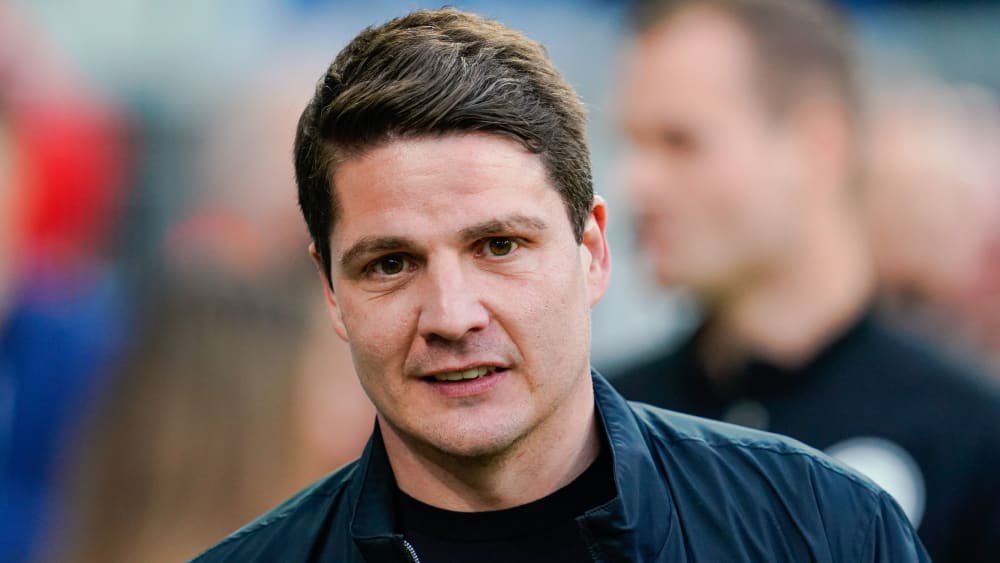 SchalkeZone's tweet photo. Pirmin Schwegler, Sportdirektor in Wolfsburg, hat bestätigt, dass der VfL im Winter gerne Edin Dzeko verpflichtet hätte.

Dzeko entschied sich aber für den #S04.

Schwegler: „Edin ist hier eine Legende, es gab Kontakt, es gab Gespräche, aber wir respektieren seine Entscheidung.“

[kicker / Sky]

🔗  https://t.co/vZgqayMdnE