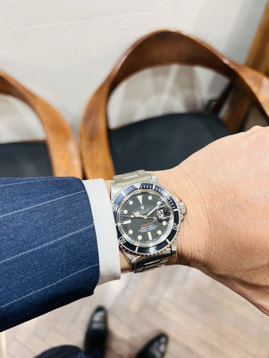 909shinsaibashi's tweet photo. 1680赤が入荷しました。
初期生産に存在する赤表記。
満足度も高いモデルです。

商品紹介はこちら
↓↓
https://t.co/lKuwrLnwgz

Ref.1680一覧
↓↓
https://t.co/NfcfDOcPSW

低金利ショッピングローンも実施中です！

#ロレックス　#サブマリーナー
#Ref1680 #クォーク #rolex909 https://t.co/dZsiMww9kt