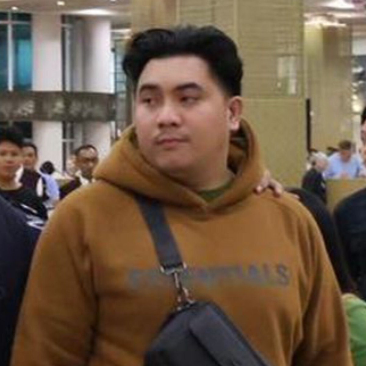 Inilah Tampang Rifaldo Aquino, pelaku jaringan TPPO "Tindak Pidana Perdagangan Orang"  dan penipuan online di Kamboja. 

Ia memanfaatkan media sosial dengan mengiklankan lowongan pekerjaan yang menjanjikan gaji tinggi.